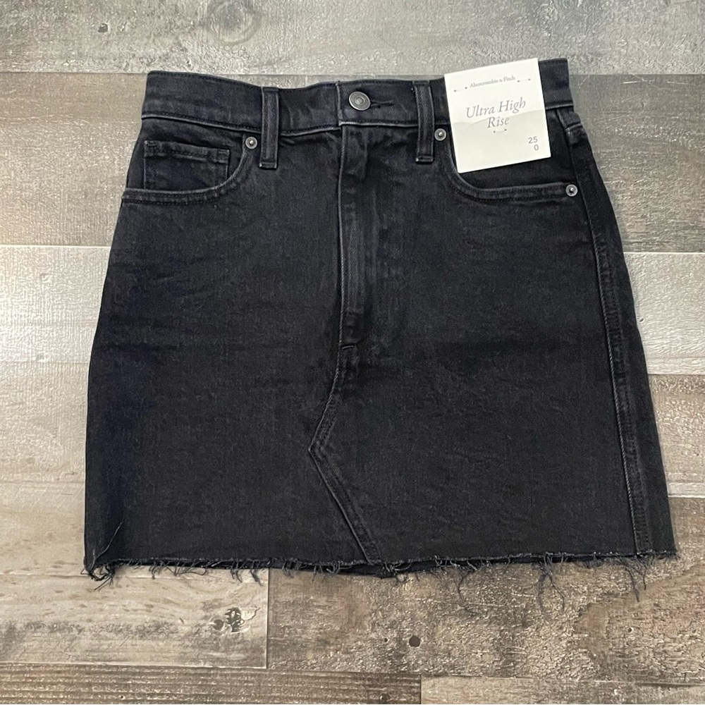 Abercrombie & Fitch Denim Mini Skirt Ultra High Rise Women’s Size 25/0 Black NWT - Picture 2 of 12